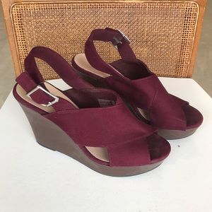 Maroon wedges